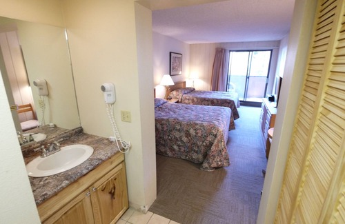 Copper Mountain Village Hôtel | Amazing Top Floor Hotel Room in Center Village! CM447H
