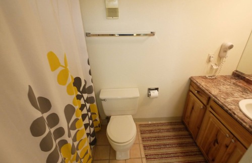 Copper Mountain Village Hôtel | Amazing Top Floor Hotel Room in Center Village! CM447H
