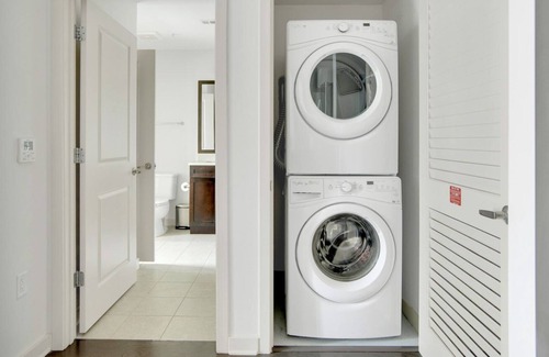 Uptown Appartement | Amazing Upper Downtown 1BR w/ Gym & Pool near 16th St Mall, by Blueground