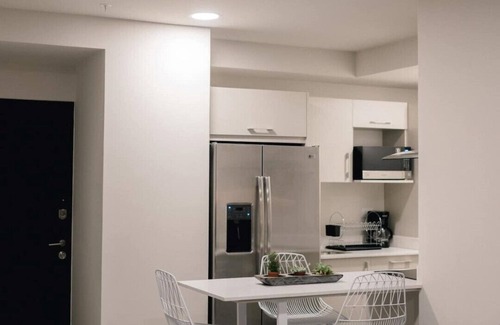 Pavas Maison | amazing view, 20th floor, near the airport.