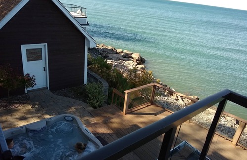 Wilson Maison | Vue imprenable sur la maison spacieuse du lac. Plan d'étage ouvert et terrasse pour des fêtes parfaites