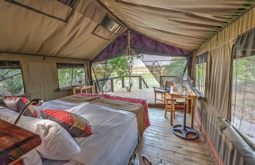 Maun Cabine | Amazing view on the river from your tent to the Okavango Delta