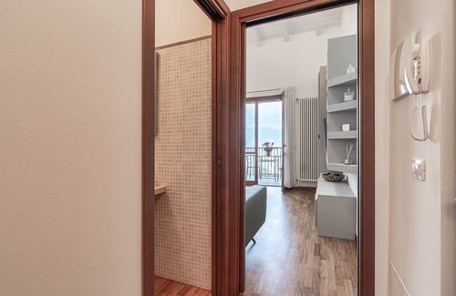 Levo Maison | Amazing view over the Lake, charming house surrounded by nature