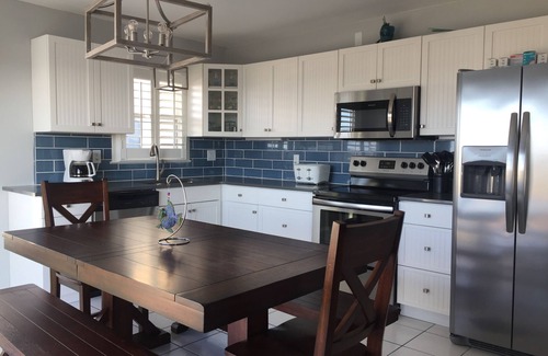 The Point Maison | VUES INCROYABLES !! Duplex en bord de mer (ouest) au point avec une piscine privée!