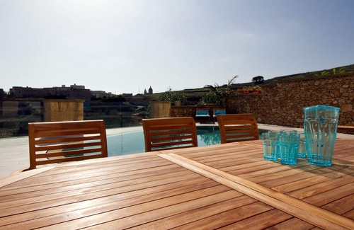 Ta' Għammar Villa | Vues incroyables, intimité totale, luxe et confort, y compris la piscine et la terrasse
