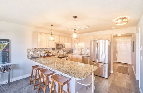 Long Beach Copropriété | AMAZING VIEWS, In Town, Fast Wifi, Modern, Elevator (Waves)
