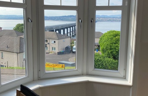 Wormit Appartement | Amazing Views over the River Tay. 10 miles to St Andrews.