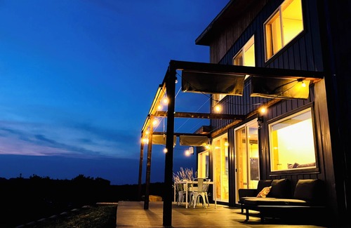 Larkspur Maison | Amazing Views, Peaceful Nature, Close to I25, entire home on Land with Hot Tub,