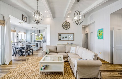 Cutthroat Harbor Estates Maison | Amazing waterfront home with private beach, dock, pool, WiFi & outdoor kitchen