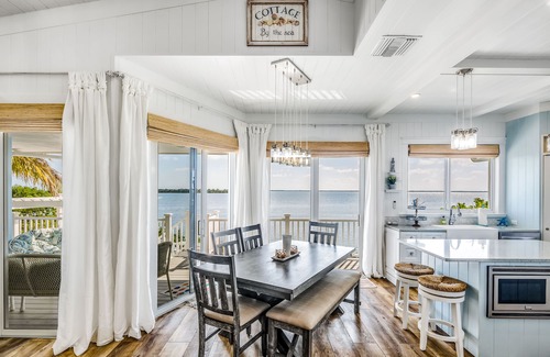 Cutthroat Harbor Estates Maison | Amazing waterfront home with private beach, dock, pool, WiFi & outdoor kitchen