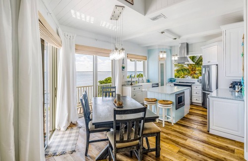 Cutthroat Harbor Estates Maison | Amazing waterfront home with private beach, dock, pool, WiFi & outdoor kitchen