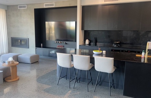 Coomera Maison | Amazing waterfront Luxury house&heated Pool& EV