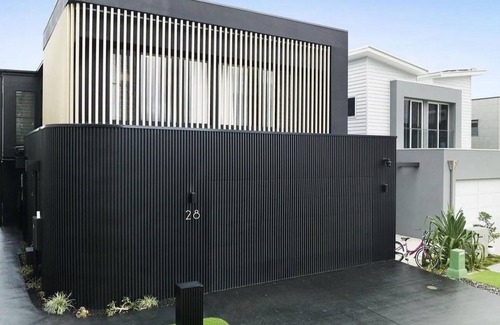 Coomera Maison | Amazing waterfront Luxury house&heated Pool& EV