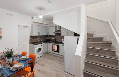 Canonbury Maison | Amazingly Beautiful 3 BR Flat For Large Groups