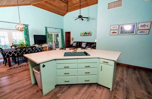 Spanish Wells Maison | Amberjack House - 3 Bedroom House On The Beach!