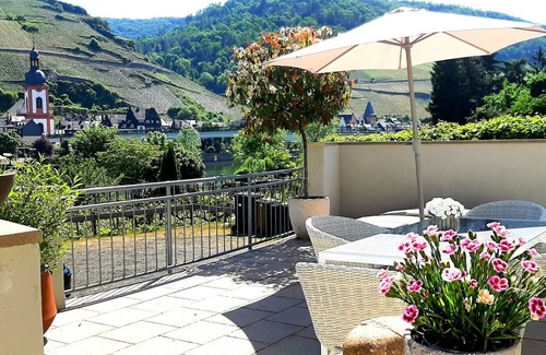 Kaimt Appartement | AMBIENTE: Top location, 10m to the banks of the Moselle, 5 min. to the old town, barrier-free!
