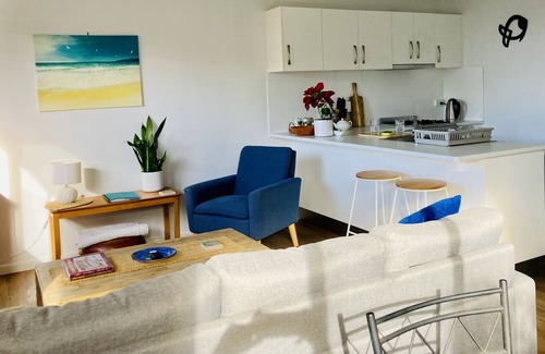 Yamba Appartement | Amblesea: a five minute walk to beaches and town. Located on Yamba hill.