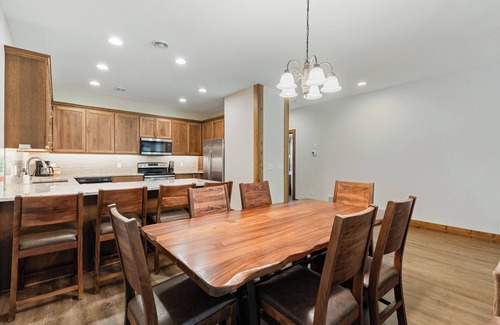 Crosslake Copropriété | Amenity packed Condo #820 Shores of Cross Lake