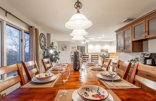 Cairo Cabine | Amenity-Rich Fun Cabin~HotTub*GameRm*20-min to Ski