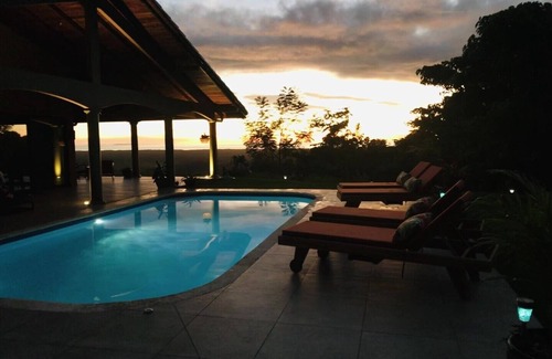 Ciudad Cortes Maison | Le confort américain avec le flair costaricien!