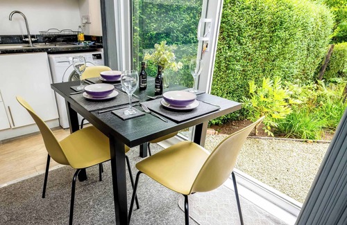 Moseley Appartement | Amethyst Suite Moseley Birmingham StayStaycations