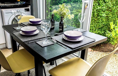 Moseley Appartement | Amethyst Suite Moseley Birmingham StayStaycations