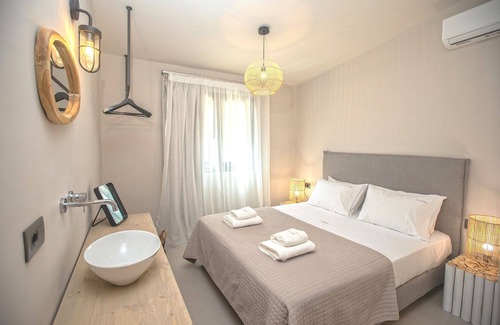 Kefalonia Autre | Ammos Suite is a stunning two-bedroom detached house