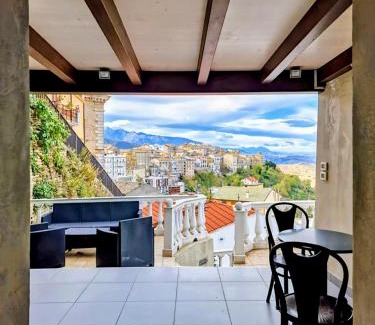 Atessa Maison | Amoenus