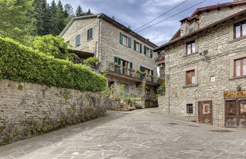 Palazzuolo sul Senio Villa | AMORE RENTALS - Villa Barbara 1 with Private Pool and Garden