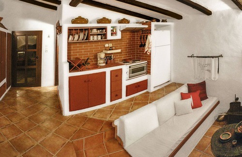 Egira Maison | Ampelos Estate - The Studio