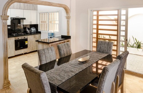 Barranquilla Maison | Ample 3-bedroom house with AC, WiFi in delightful Barranquilla
