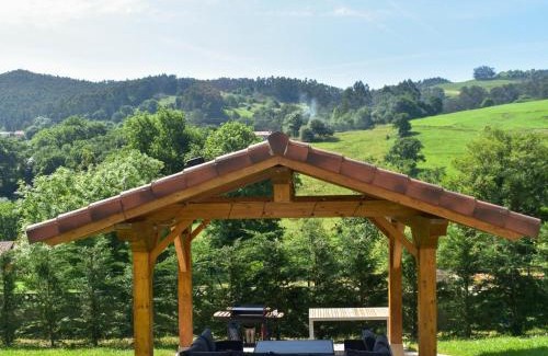 Puente Viesgo Maison | Amplia casa con piscina y zona de juegos