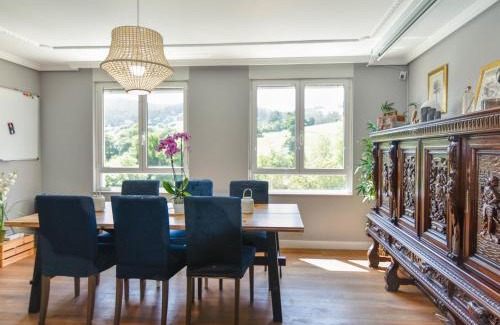 Puente Viesgo Maison | Amplia casa con piscina y zona de juegos