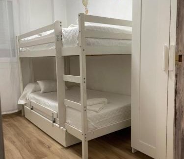 Parque Ayala Appartement | Amplio apartamento, playa, tren