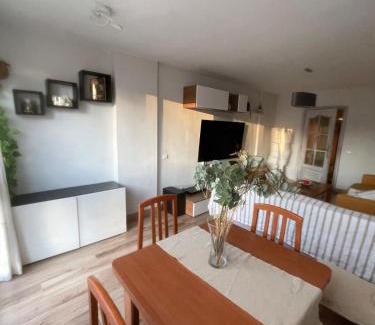 Parque Ayala Appartement | Amplio apartamento, playa, tren