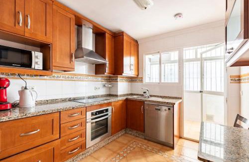 El Molinillo Appartement | Amplio piso para disfrutar del centro de Málaga con parking gratuito