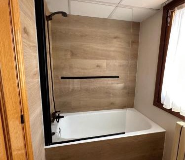 Zaragoza Maison | Amplio y Comodo Chalet en Zaragoza con piscina y tenis
