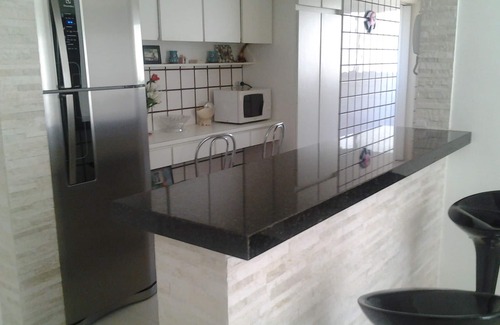 Tombo Appartement | Ample ap. Praia do Tombo 1 lit 02 lits. avec balcon cuisine américaine à 150m de la ma