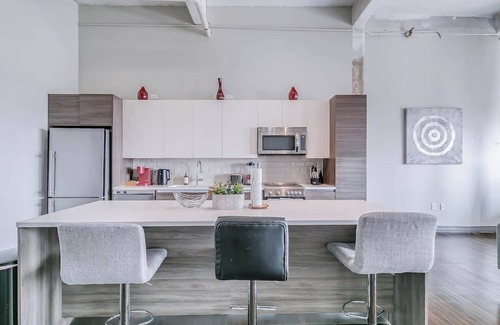 Downtown Dallas Appartement | Amyfinehouse |Modern 2BR Loft|Pool+Wifi+Desk+Valet