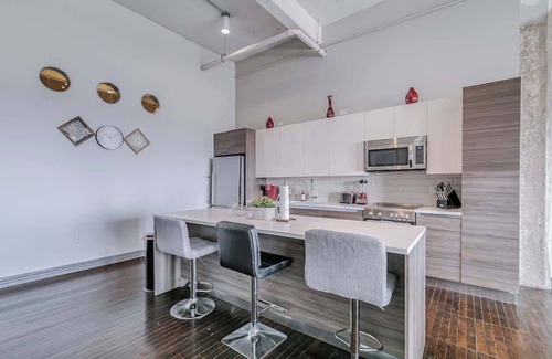 Downtown Dallas Appartement | Amyfinehouse |Modern 2BR Loft|Pool+Wifi+Desk+Valet