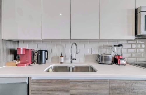 Downtown Dallas Appartement | Amyfinehouse |Modern 2BR Loft|Pool+Wifi+Desk+Valet