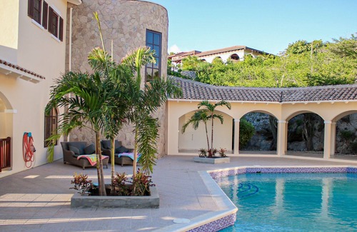 Sabadeco Villa | Villa Blossom, une villa en bord de mer avec une grande piscine!