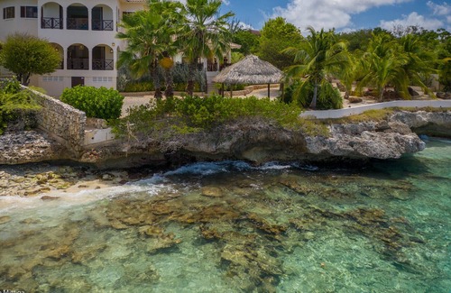 Sabadeco Villa | Villa Blossom, une villa en bord de mer avec une grande piscine!