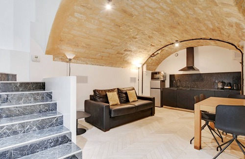 Quartier de la Place-Vendome Appartement | An Atypical 1-BR in Place Vendôme/ Tuileries