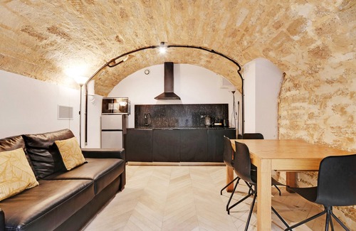 Quartier de la Place-Vendome Appartement | An Atypical 1-BR in Place Vendôme/ Tuileries