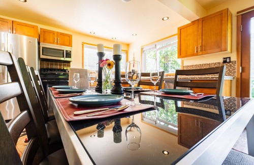 Nelson Cottage | Cali Suite ~ Une retraite élégante surplombant le magnifique lac Kootenay.