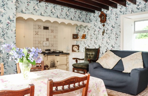 Adamstown Maison | AN GRIANAN, pet friendly, with open fire in Adamstown, County Wexford