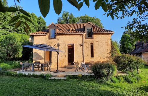 Cendrieux Maison | Océan de verdure et de quiétude... Au coeur du Périgord.