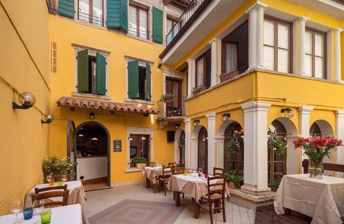 Caprino Veronese Hôtel | une vieille locanda qui est un point de repère italien ... environ 200 ans "DOUBLE 4"