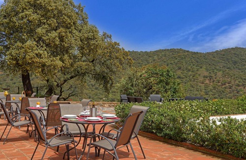 La Granada de Rio-Tinto Maison | An unforgettable vacation full of sun and relaxation awaits you in this vacation home with pool.